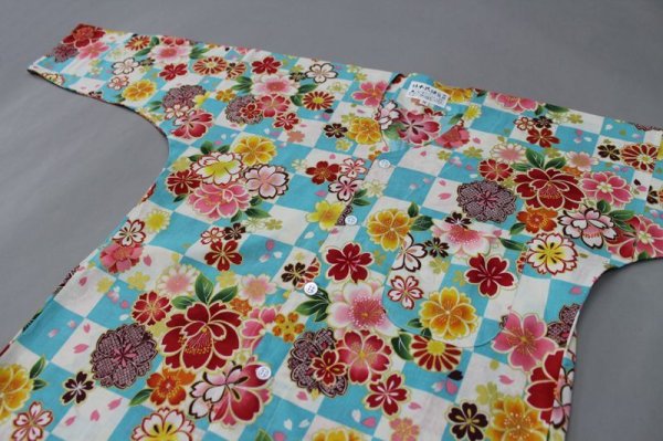 画像2: 鯉口シャツ（大人・男女兼用）【市松に桜/水色系】 (2)