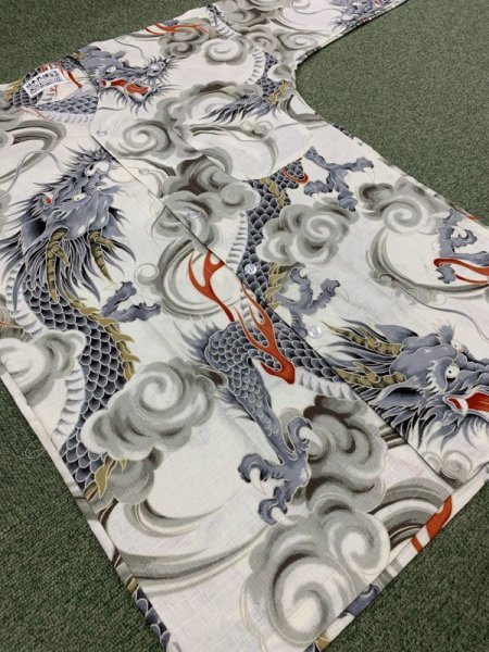 画像2: 変り織り鯉口シャツ（大人・男女兼用）【白地に雲龍】 (2)